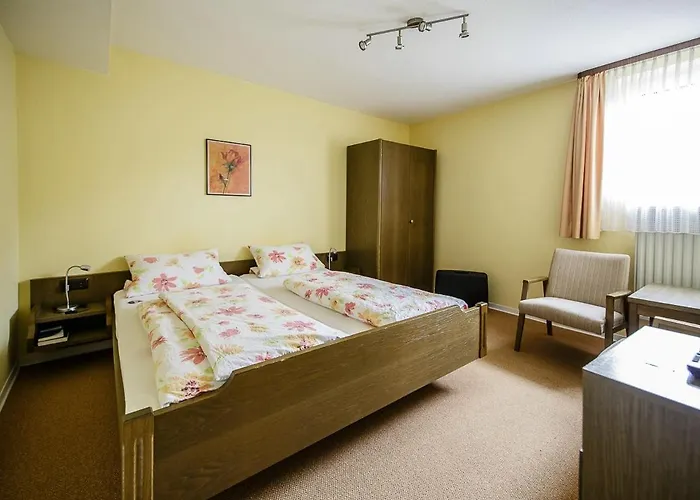 Villa Bruderfels, Garni